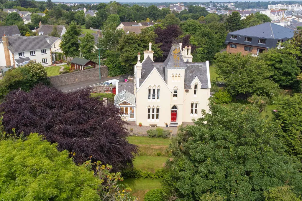 Property photo 1 of 59