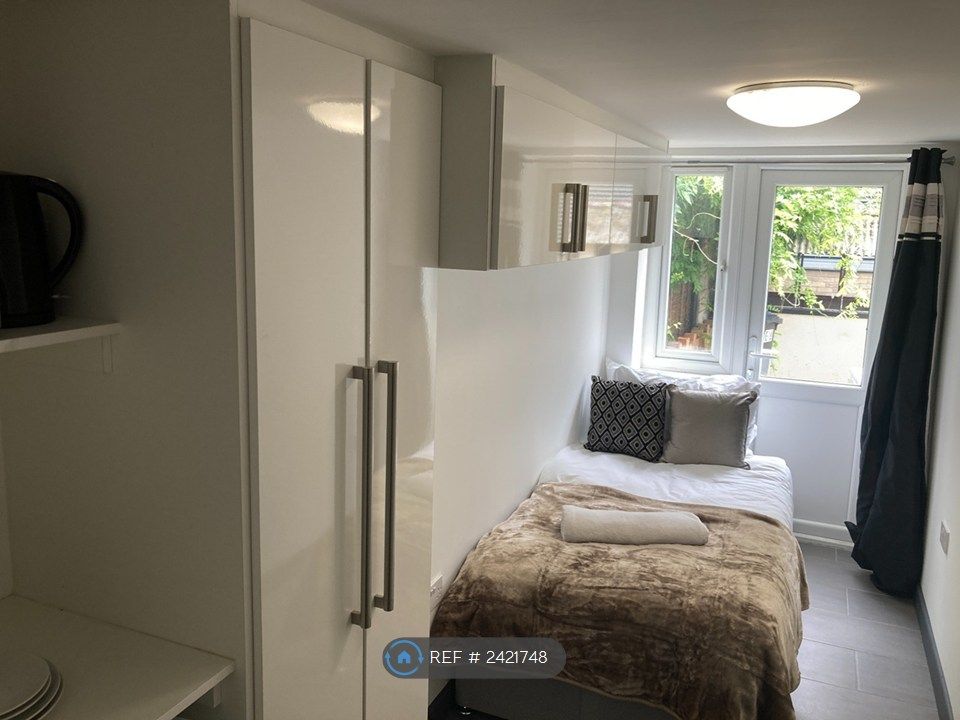 Property photo 2 of 11 Room c - Available Now