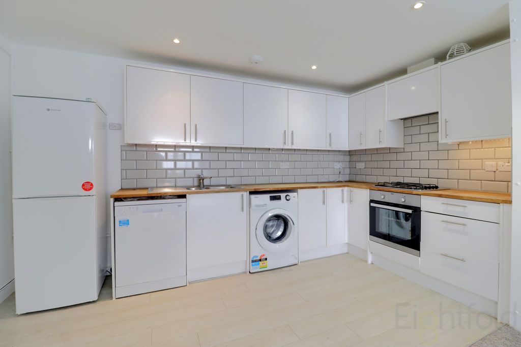 Property photo 2 of 9 Kitchen