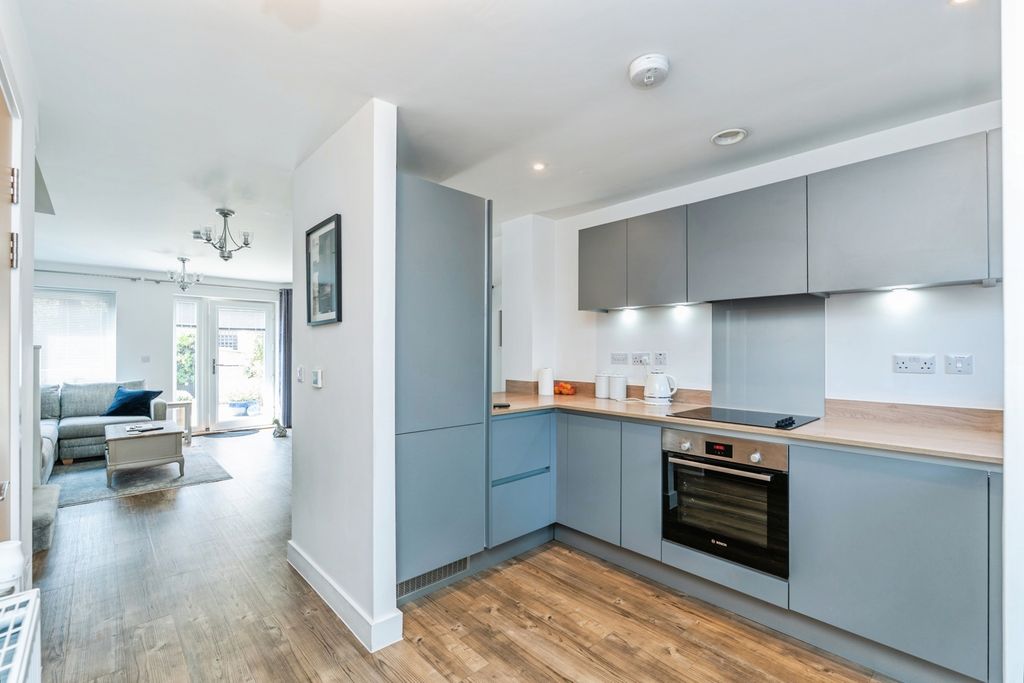 Property photo 2 of 12 Pbox-Img.Jpg