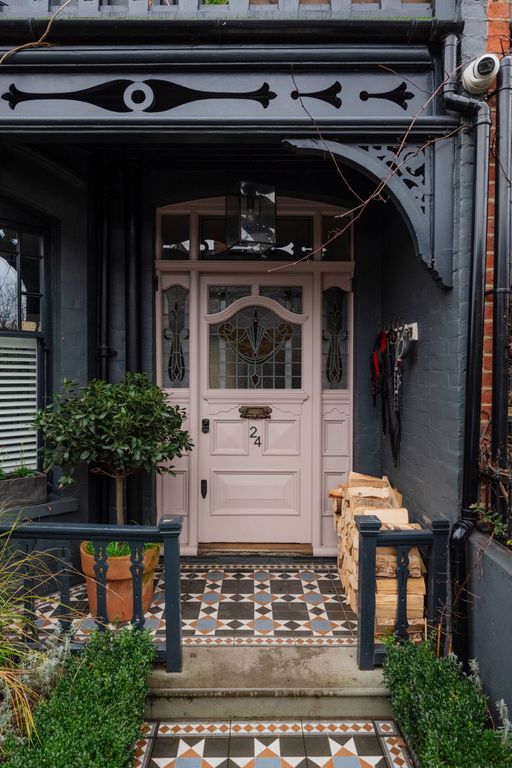 Property photo 2 of 48