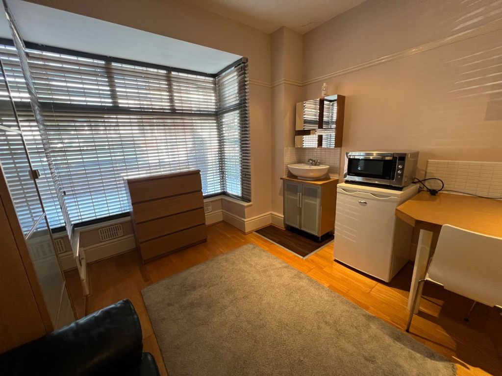 Property photo 2 of 6 Furnishings Included