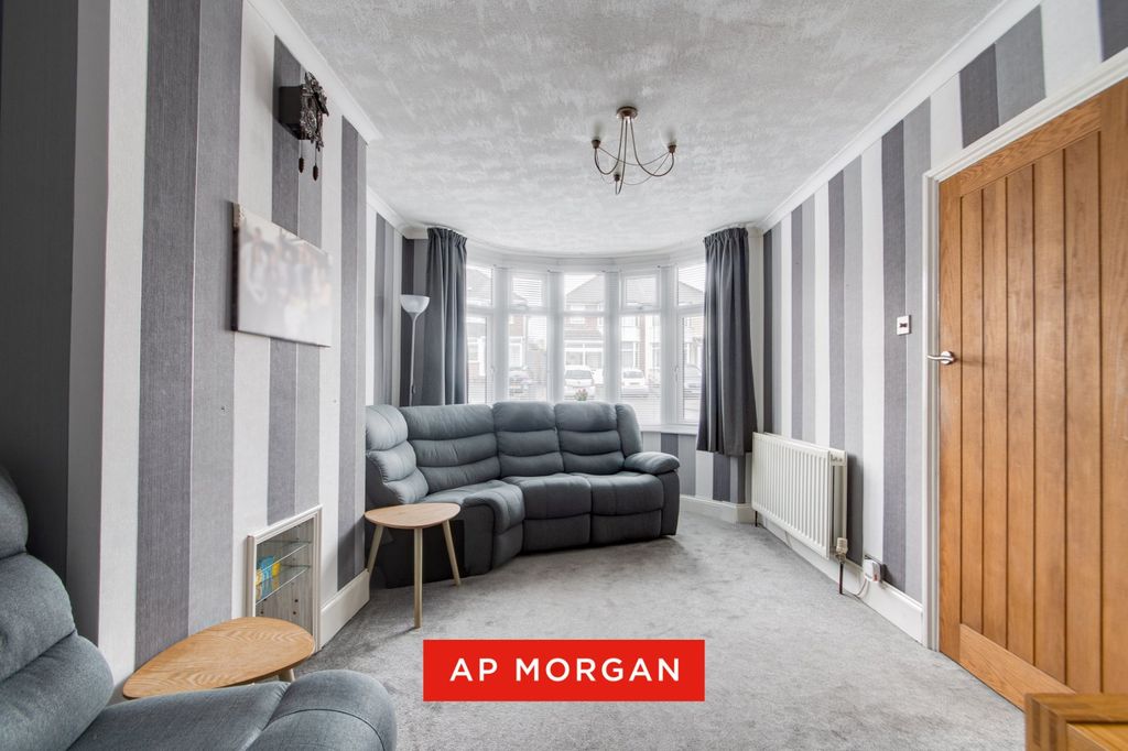 Property photo 2 of 19 Picture No. 15