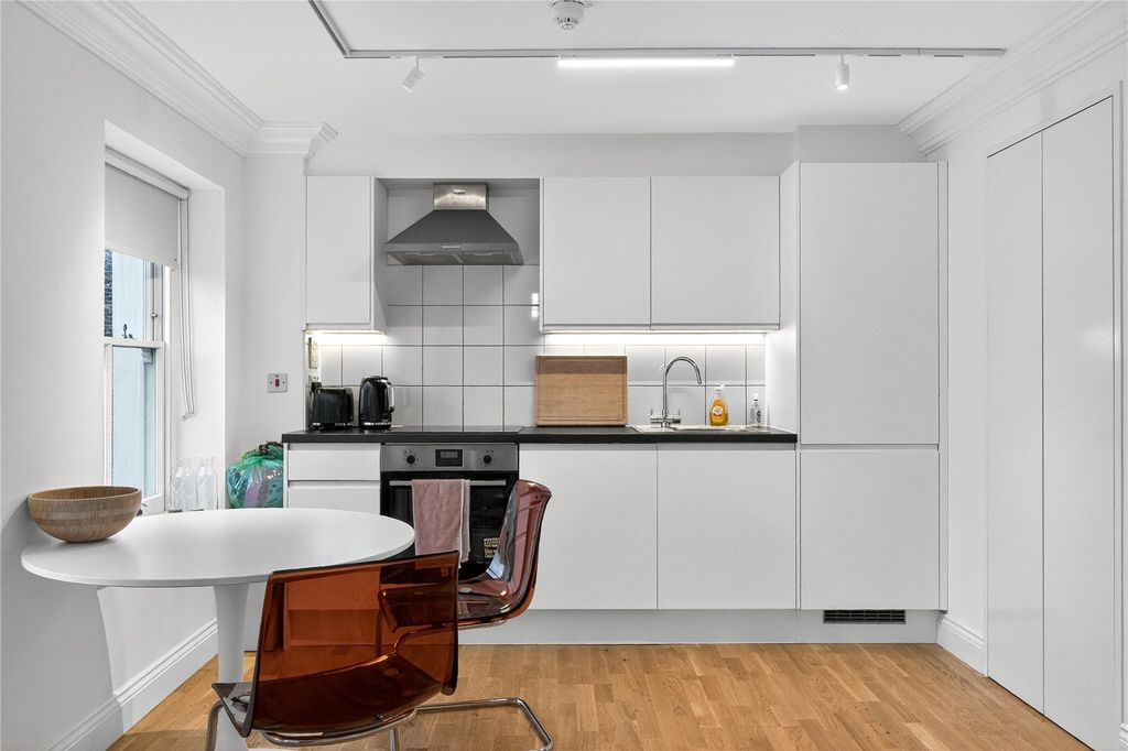 Property photo 3 of 19 Reception/Kitchen