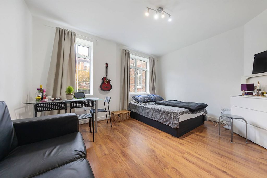 Property photo 1 of 21