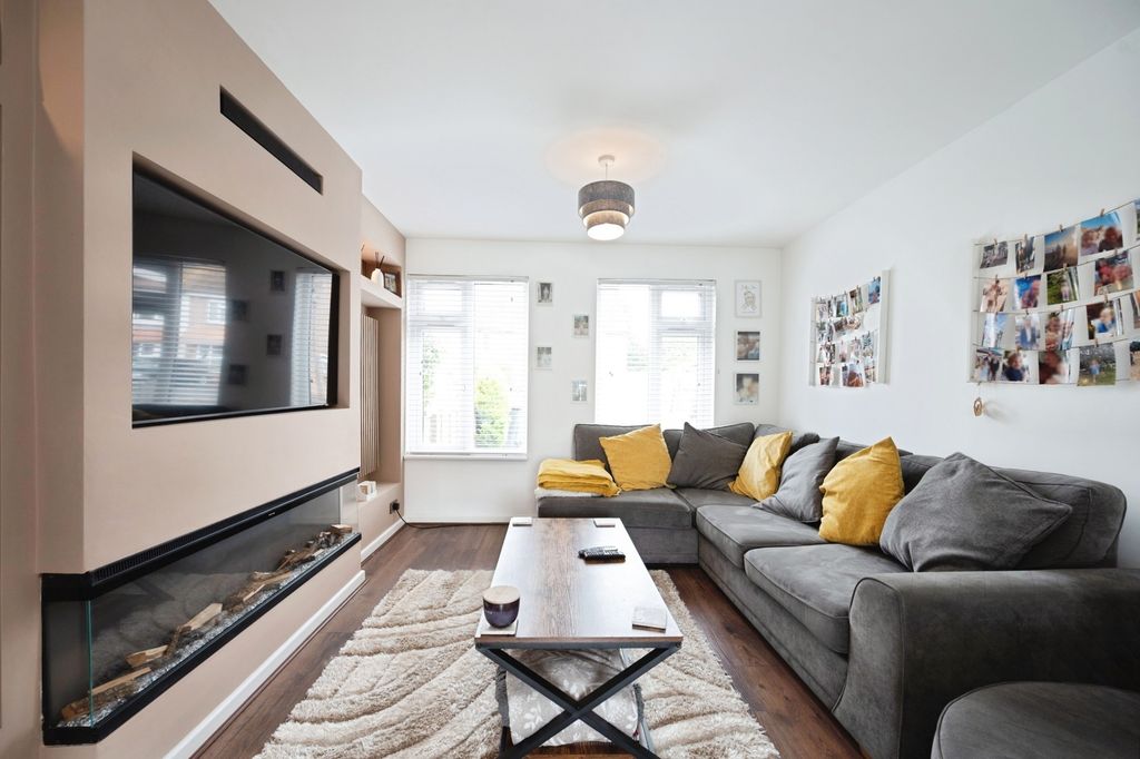Property photo 3 of 13 Pbox-Img.Jpg