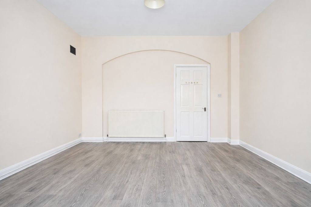 Property photo 2 of 9 4933361