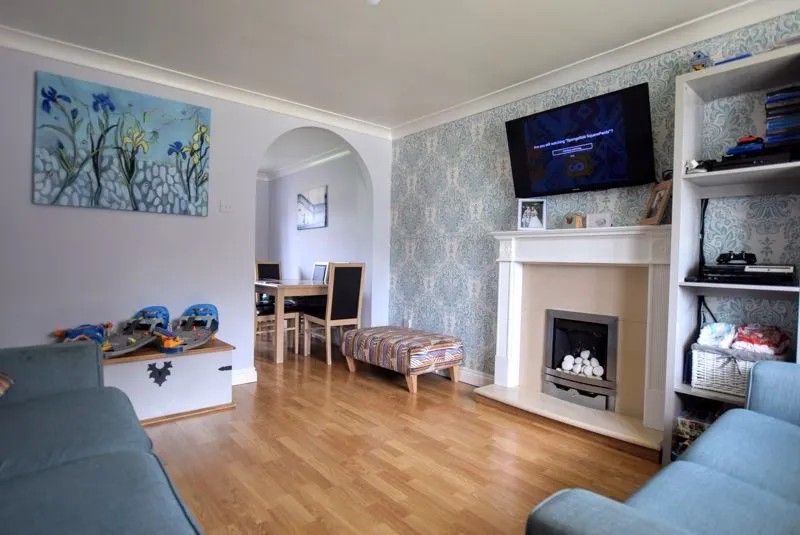 Property photo 2 of 11