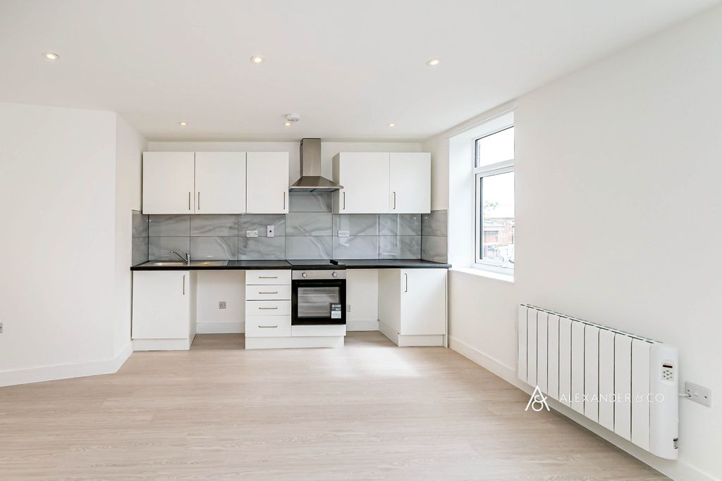 Property photo 2 of 6 Flat5-13