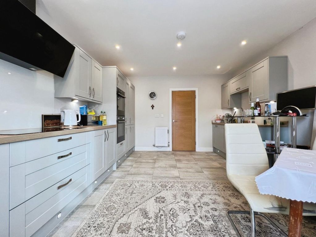 Property photo 2 of 17 Kitchen