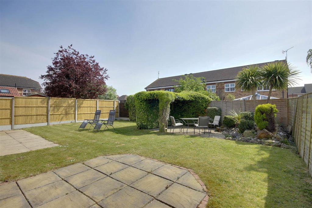 Property photo 2 of 17 Outside
