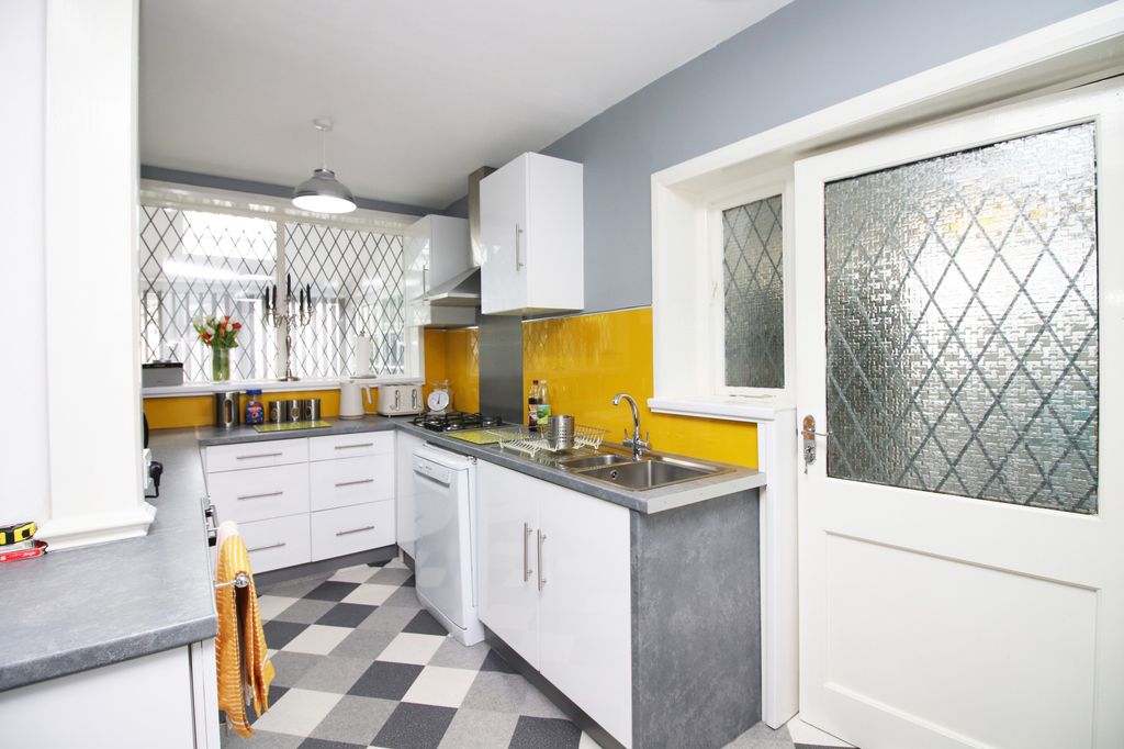 Property photo 3 of 28