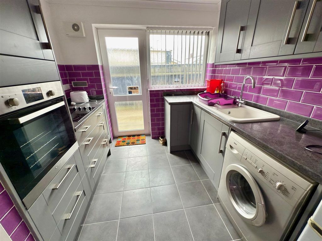 Property photo 3 of 12 Kitchen.Jpg