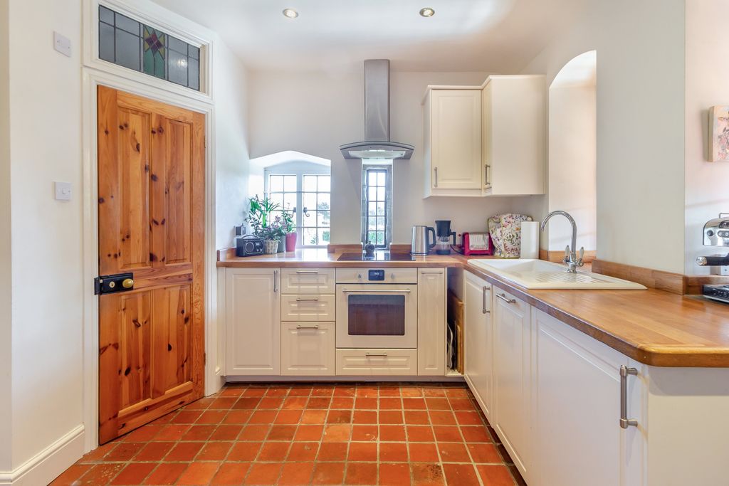 Property photo 2 of 32
