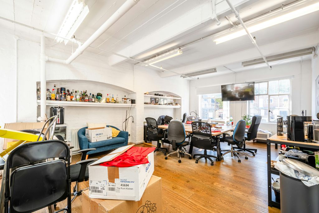 Property photo 2 of 6 Hoxton St Studios 208 2.Jpg