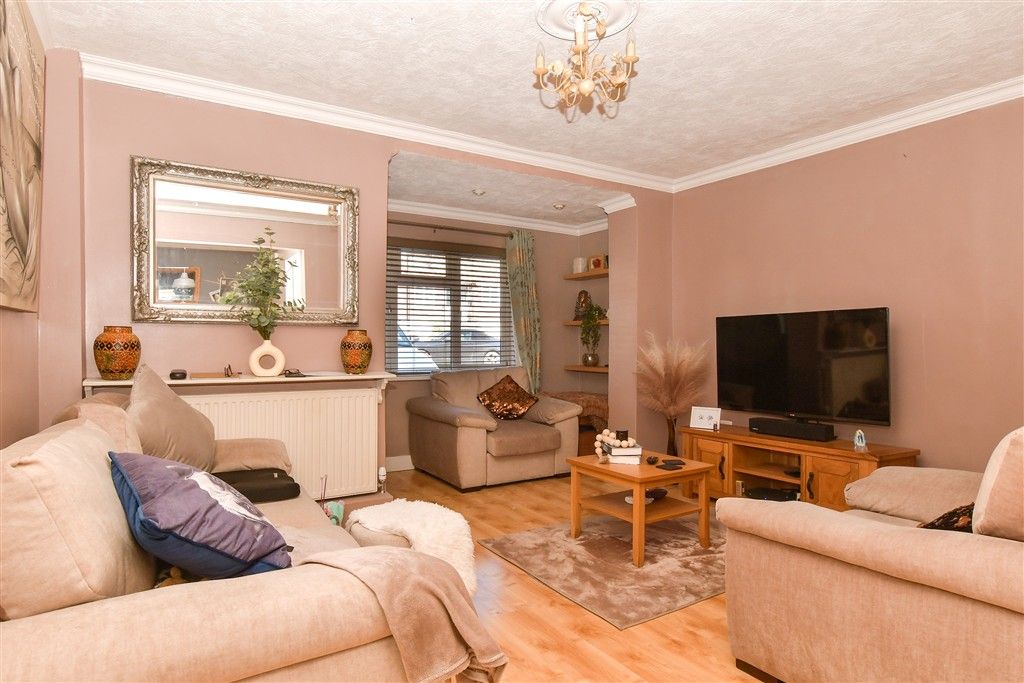 Property photo 3 of 12 Lounge