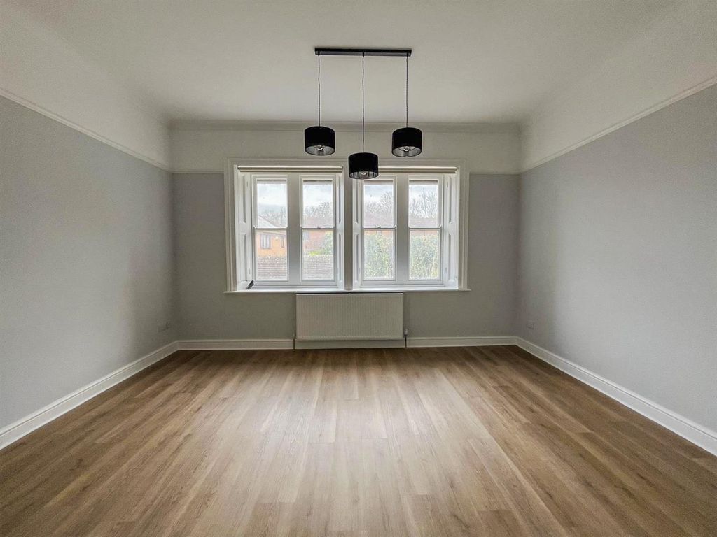 Property photo 2 of 14 1-11c0c174-8121-4A17-B109-0A6912c29E41.Jpg