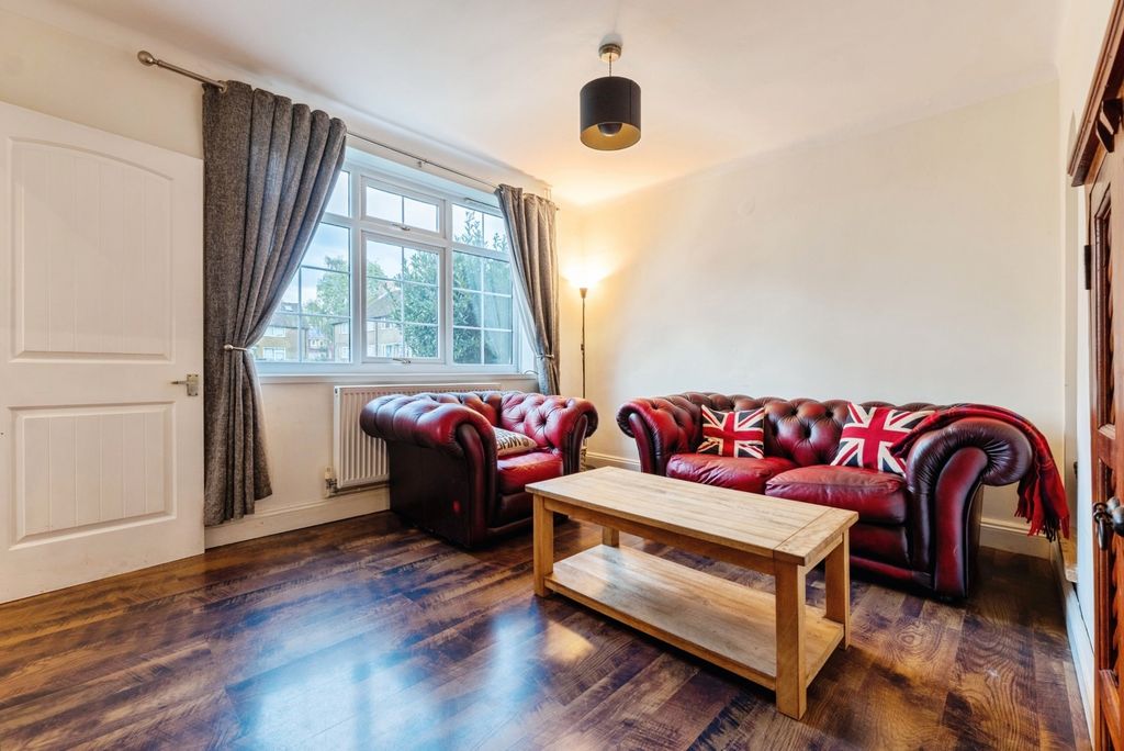 Property photo 3 of 23 Pbox-Img.Jpg