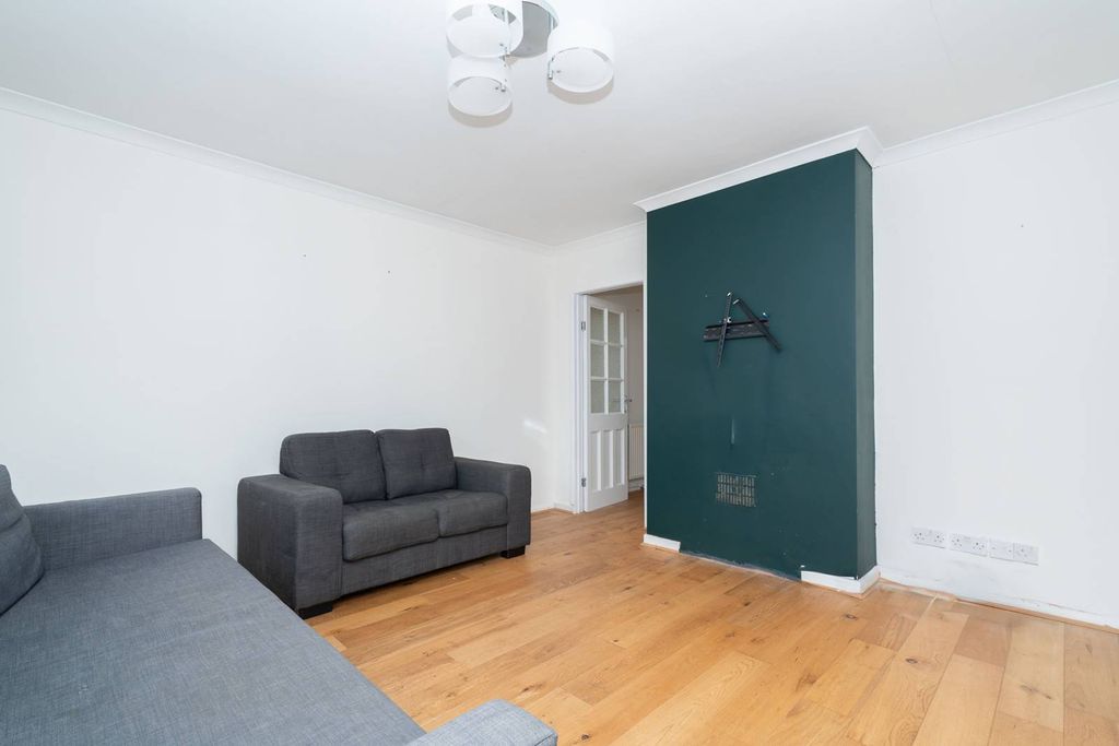 Property photo 3 of 25