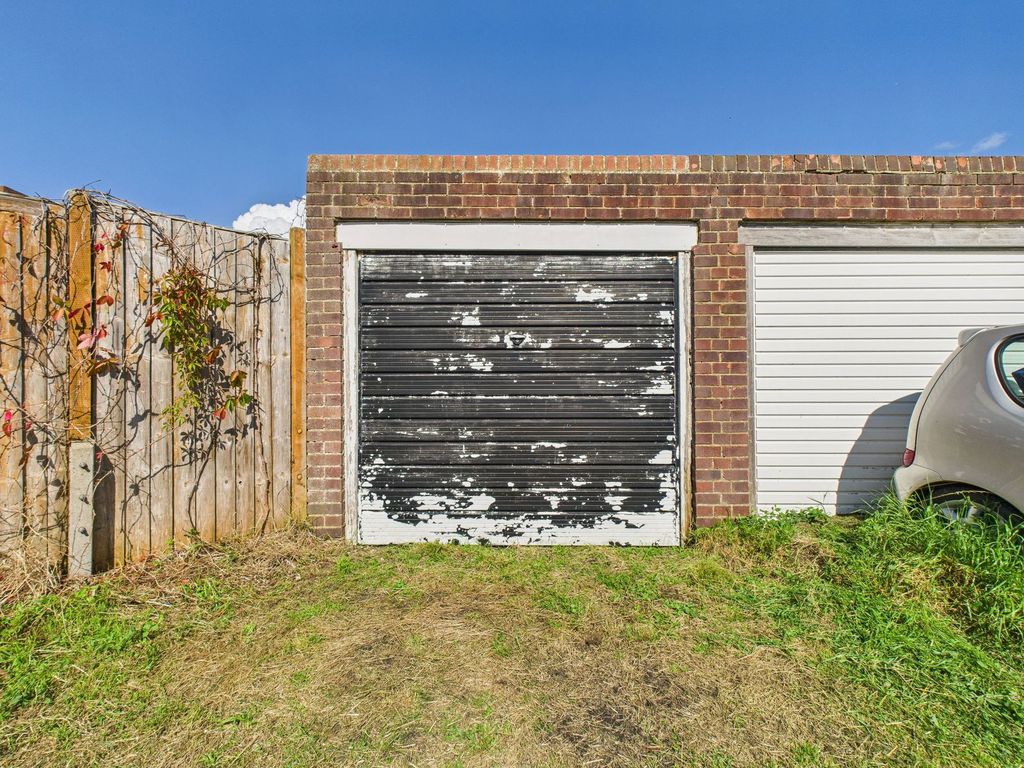 Property photo 1 of 3