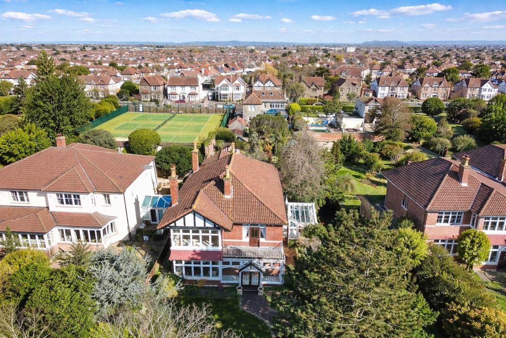 Property photo 2 of 29