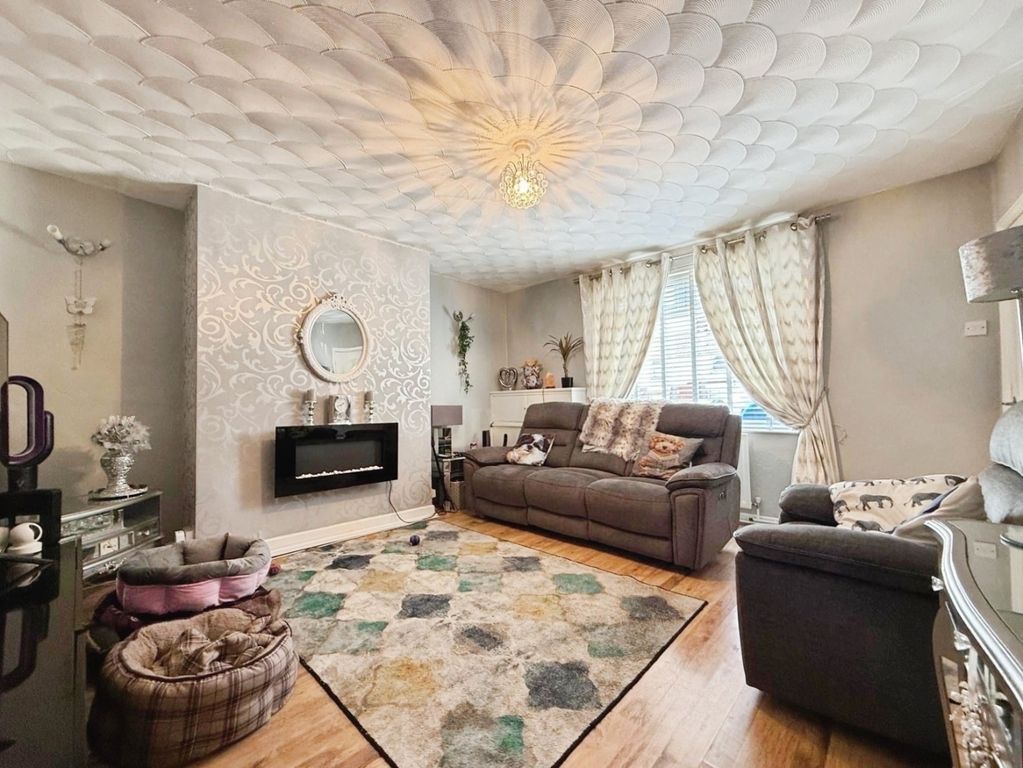 Property photo 2 of 14 Pbox-Living_Room-323607.Jpg