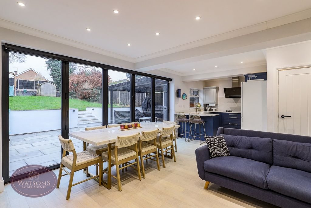 Property photo 3 of 27