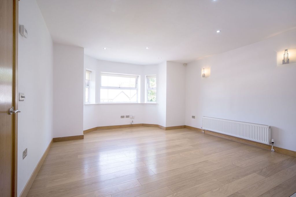 Property photo 3 of 15 Photo 8