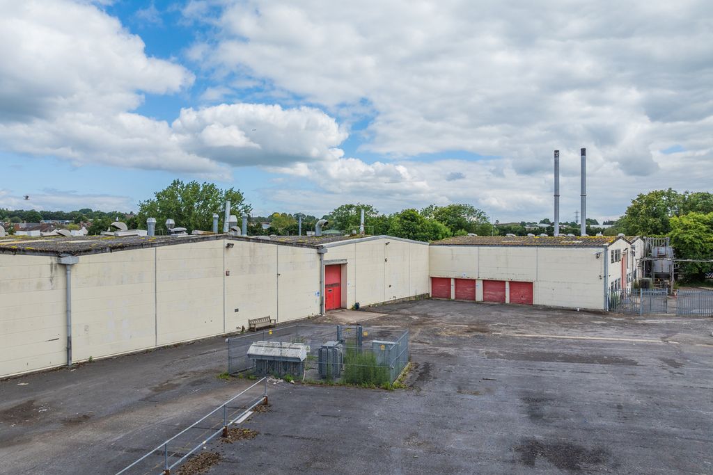 Property photo 3 of 12