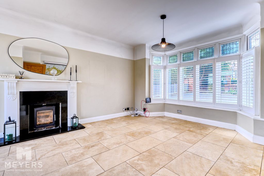 Property photo 3 of 42