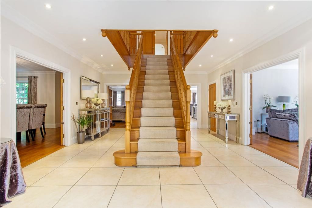 Property photo 2 of 32 Entrance