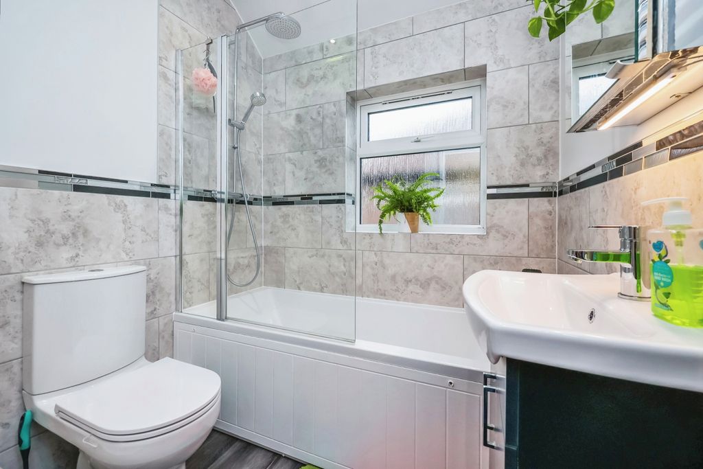 Property photo 3 of 15 Bathroom