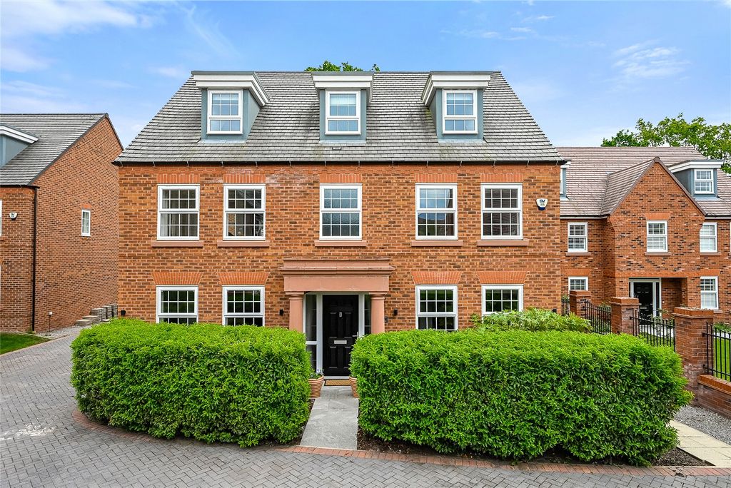 Property photo 1 of 24 Fitton Close