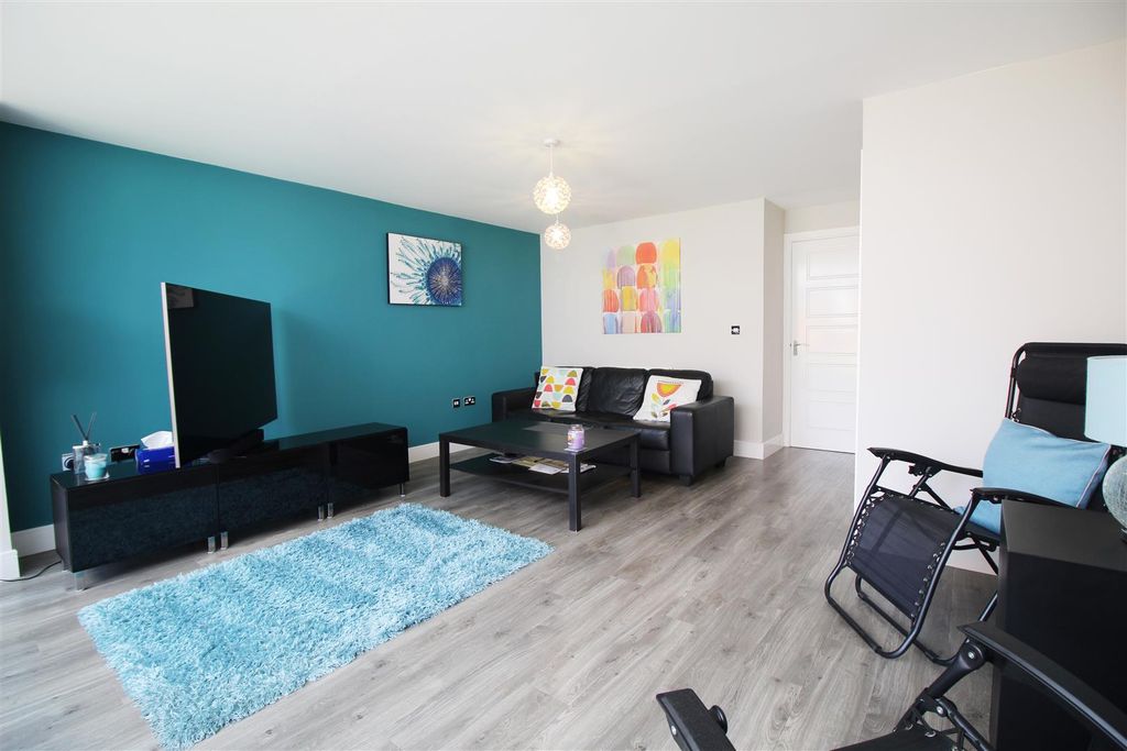 Property photo 3 of 16 Living Room B.Jpg