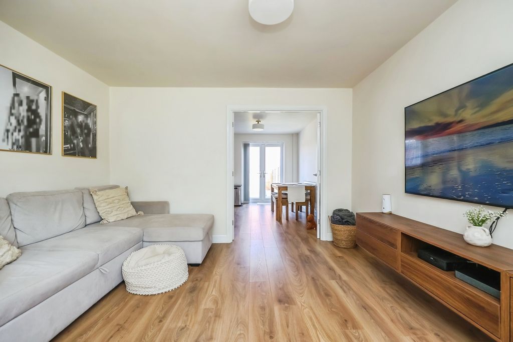 Property photo 3 of 15 Pbox-Img.Jpg