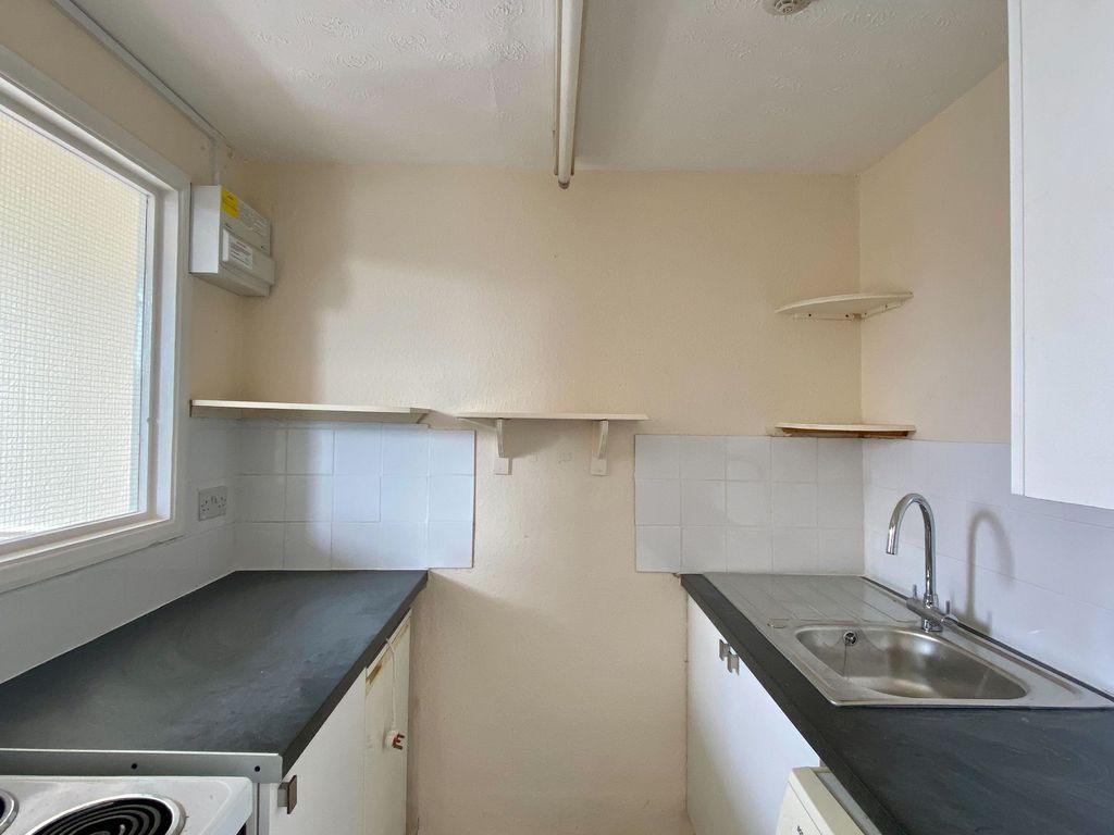 Property photo 3 of 8 Kitchen