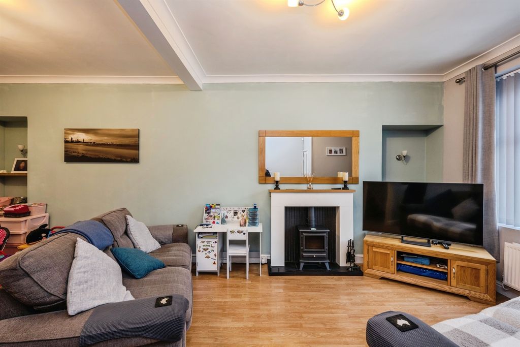 Property photo 3 of 12