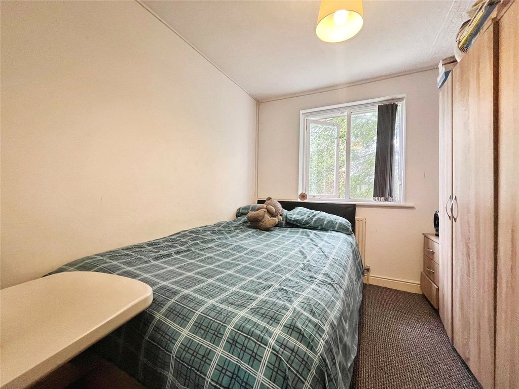 Property photo 2 of 5 Room