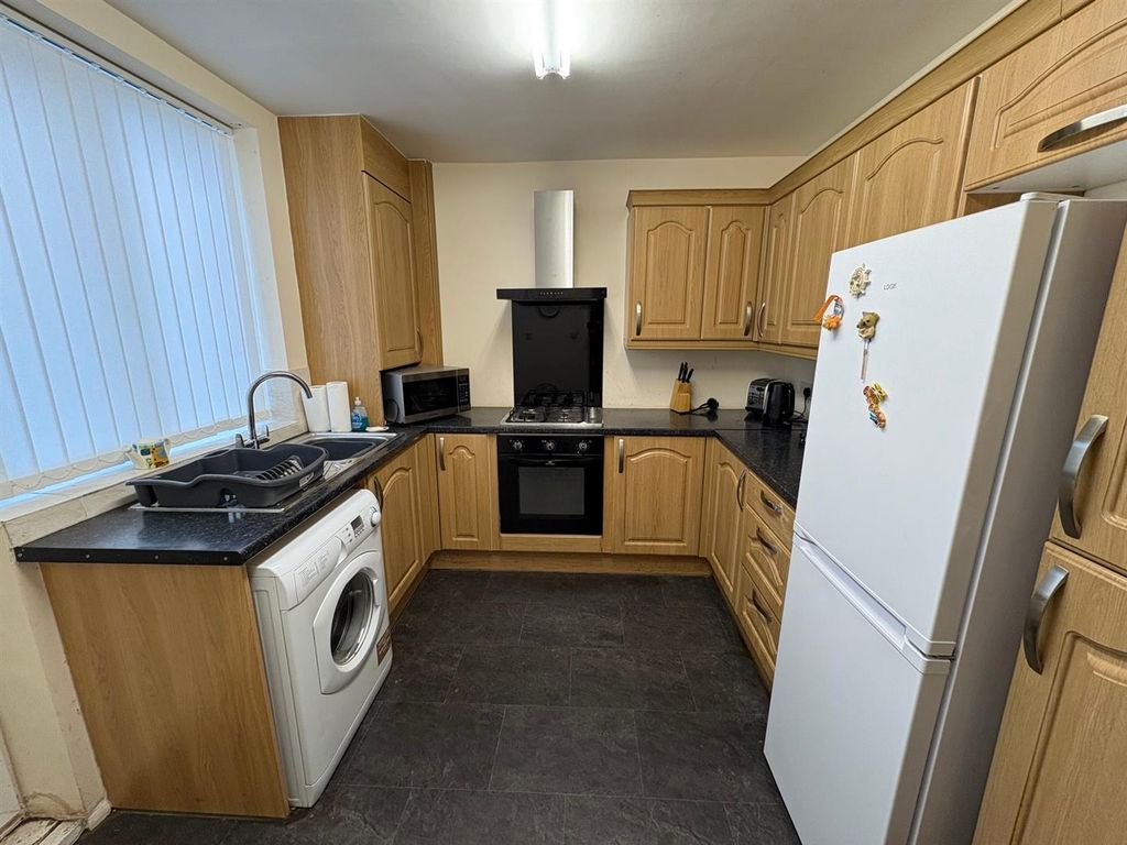 Property photo 2 of 17 Kitchen