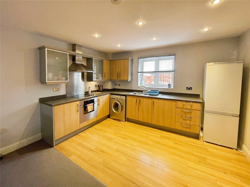 Property photo 2 of 11 Kitchen