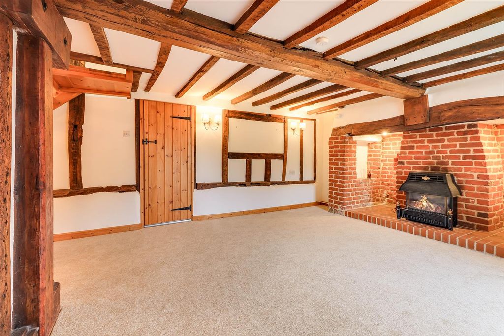 Property photo 3 of 17 Living Room (2)