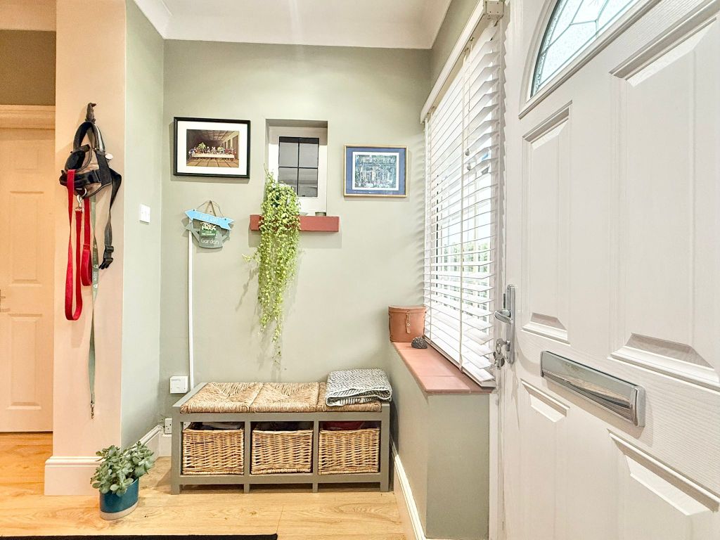 Property photo 2 of 33