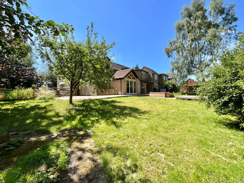 Property photo 1 of 37