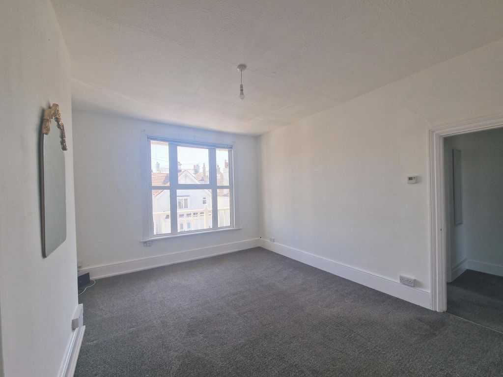 Property photo 3 of 16 Photo 12
