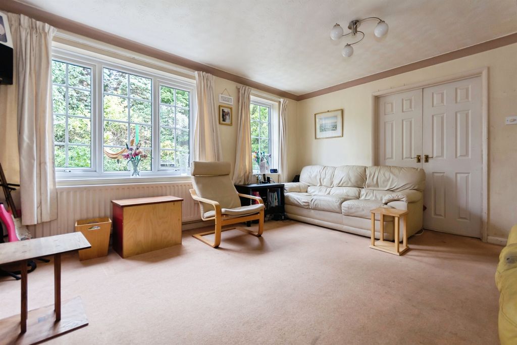 Property photo 2 of 17