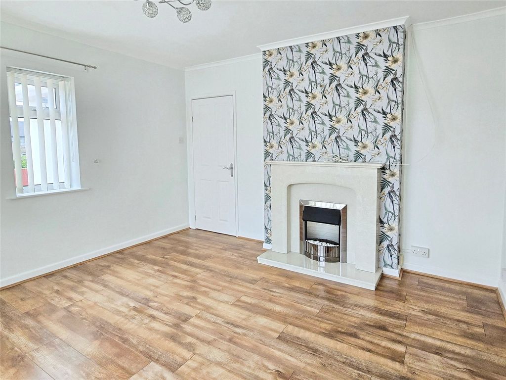 Property photo 3 of 10 Living Room