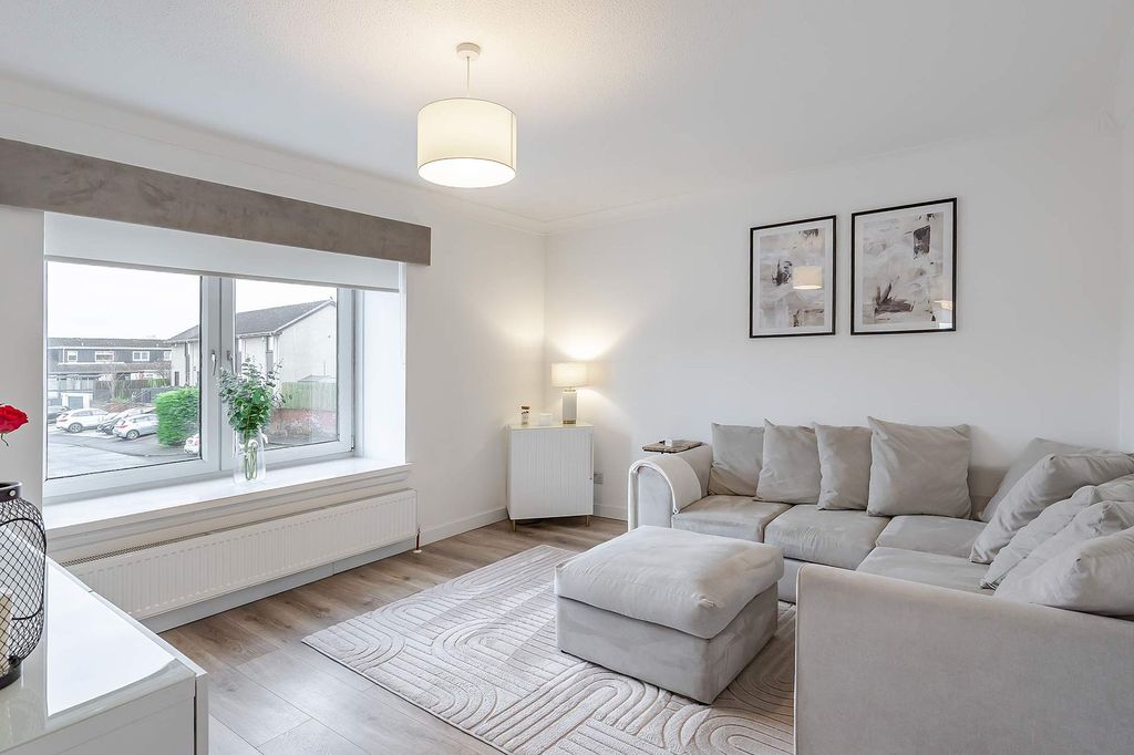 Property photo 3 of 16 Living Room