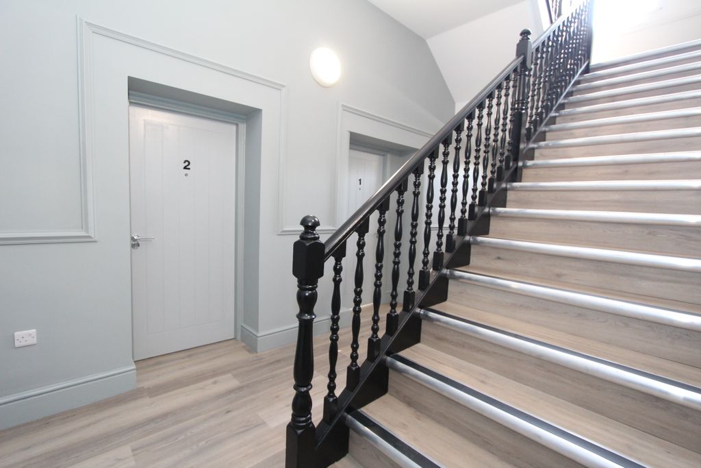 Property photo 2 of 13 2025-05-01 09.50.22