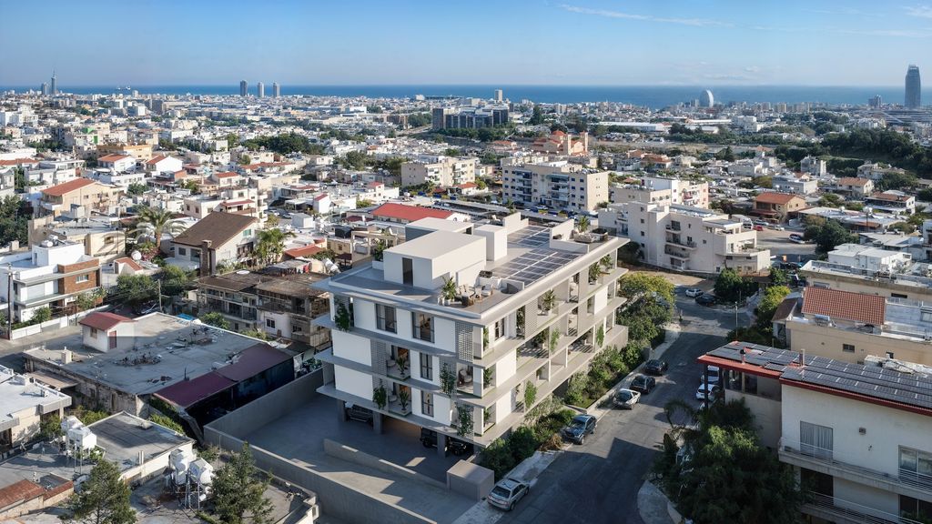 Property photo 2 of 21