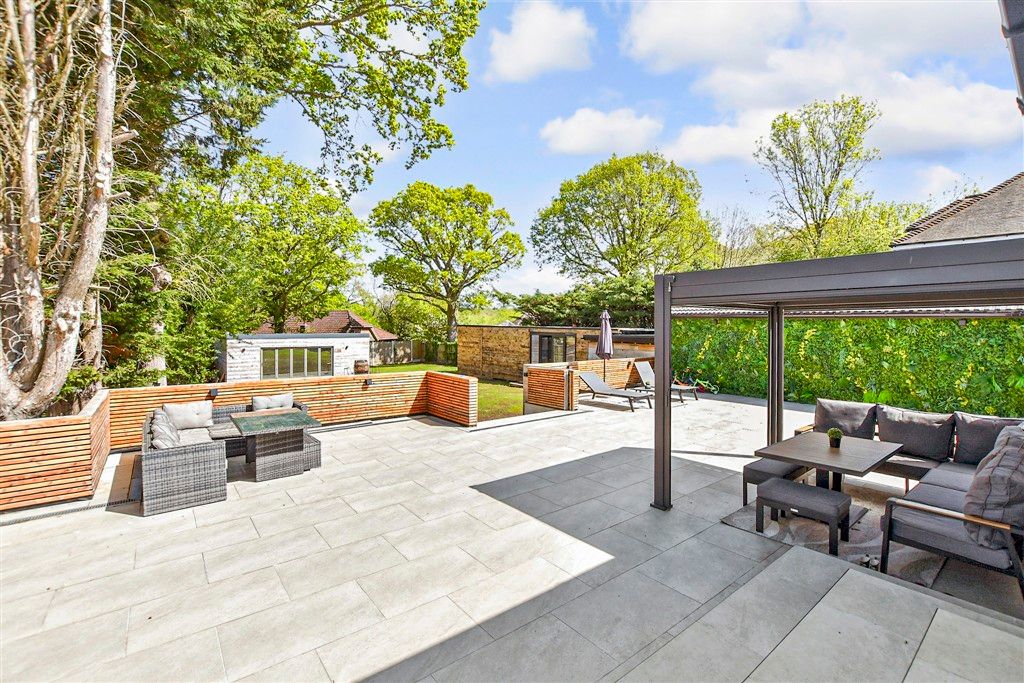 Property photo 2 of 20 Patio / Decking